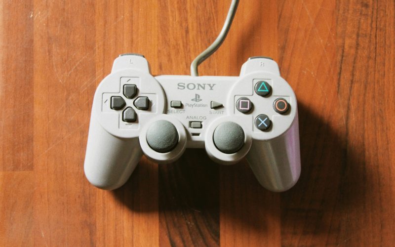 Brightis: RPG Desafiador do PS1 Agora Disponível em Inglês para Fãs