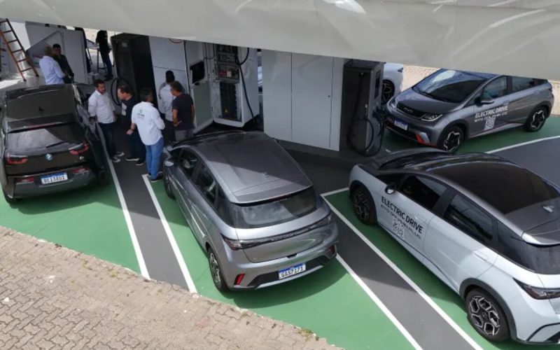 Brasil atinge 25,4 mil pontos de recarga para carros elétricos, crescimento de 33% em 3 meses