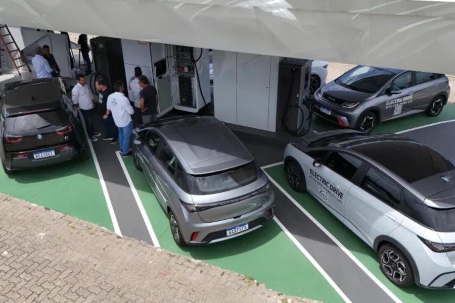 Brasil atinge 25,4 mil pontos de recarga para carros elétricos, crescimento de 33% em 3 meses