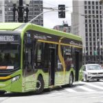 Crescimento de 89% nas vendas de ônibus elétricos no Brasil contrasta com queda de 15% nos caminhões elétricos