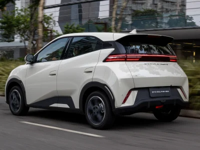 Crescem emplacamentos de carros elétricos e híbridos que alcançam 17% no Brasil