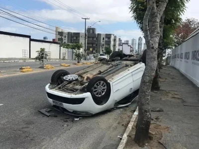 Aumente sua segurança: 6 passos essenciais após o capotamento do carro