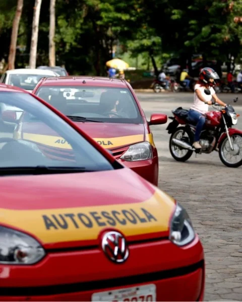 Mudanças na CNH: nova proposta prevê permissão para dirigir aos 16 anos