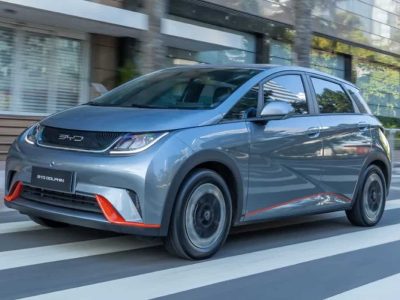 BYD enfrenta queda de 35% nas vendas na China, enquanto Brasil se destaca como um dos principais mercados externos
