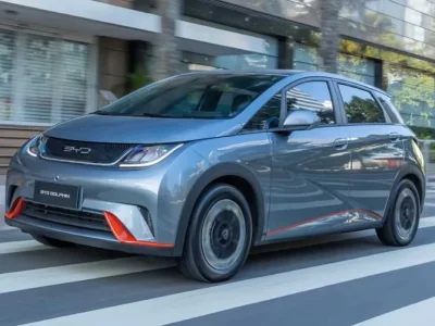BYD enfrenta queda de 35% nas vendas na China e cresce no Brasil