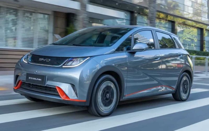 BYD enfrenta queda de 35% nas vendas na China e cresce no Brasil