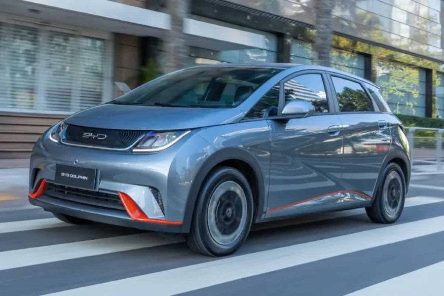 BYD enfrenta queda de 35% nas vendas na China e cresce no Brasil