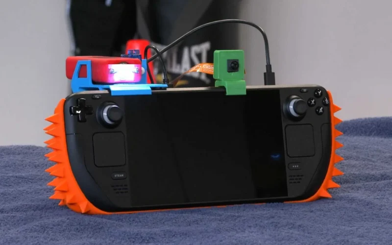 Mod cria 'segurança' inusitada para Steam Deck com espinhos e taser elétrico