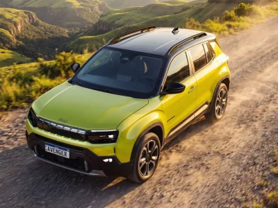 Jeep Avenger chega ao Brasil custando a partir de R$ 115 mil e compartilha tecnologia com outros modelos Stellantis