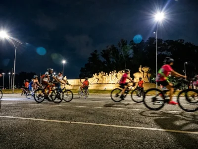 Pedalada Noturna em São Paulo promove mobilidade e inclusão para ciclistas