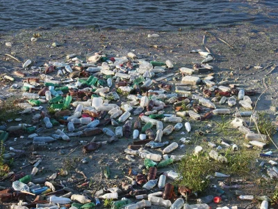 Tecnologia de bolhas promete barrar plástico nos rios antes de chegar ao mar