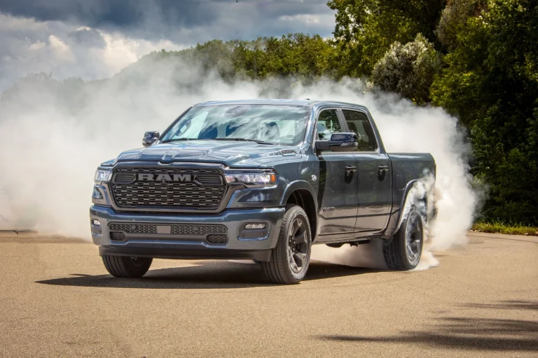Ram 1500 V8 será relançada no Brasil em 2027 com novidades na configuração