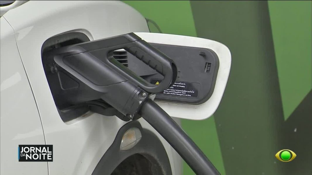 Vendas de carros elétricos e híbridos alcançam recorde no Brasil