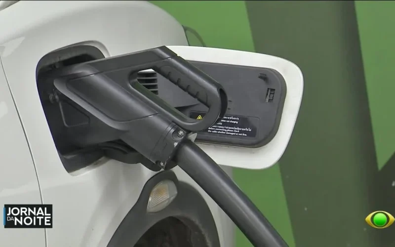 Vendas de carros elétricos e híbridos alcançam recorde no Brasil