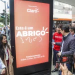 Iniciativa Abrigo Amigo transforma pontos de ônibus em espaços seguros