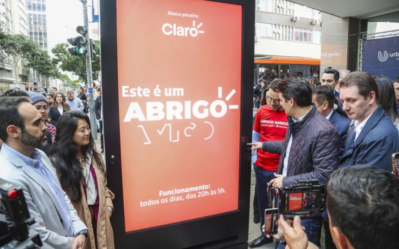Iniciativa Abrigo Amigo transforma pontos de ônibus em espaços seguros
