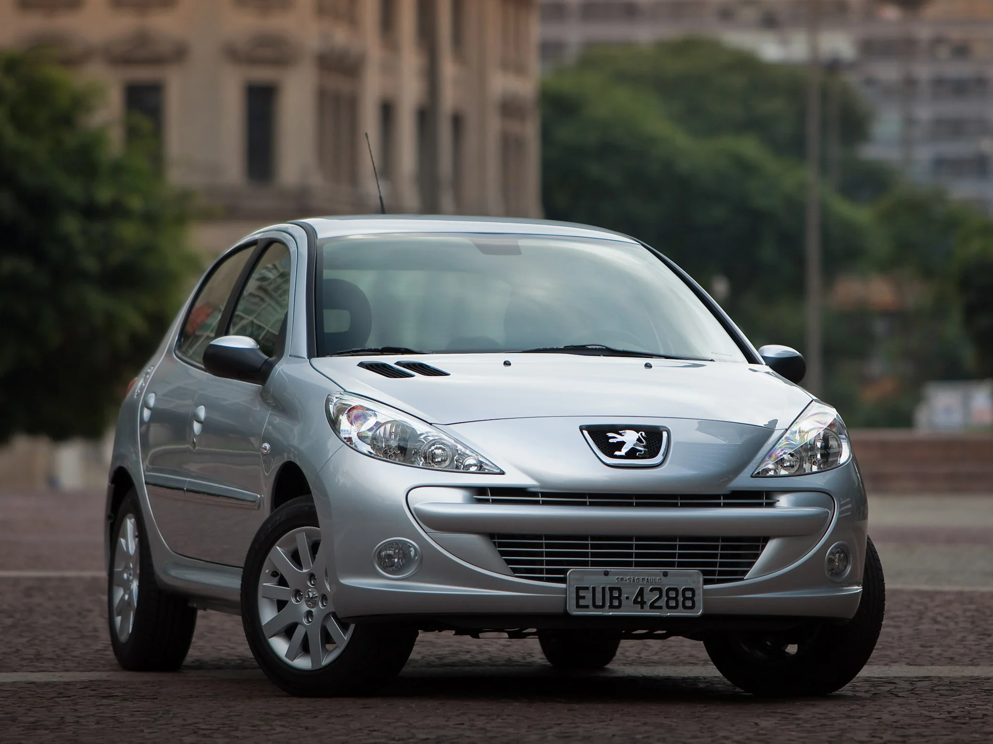 iPhone Duo a R$ 31 mil: 10 carros usados que custam preço similar Peugeot 207