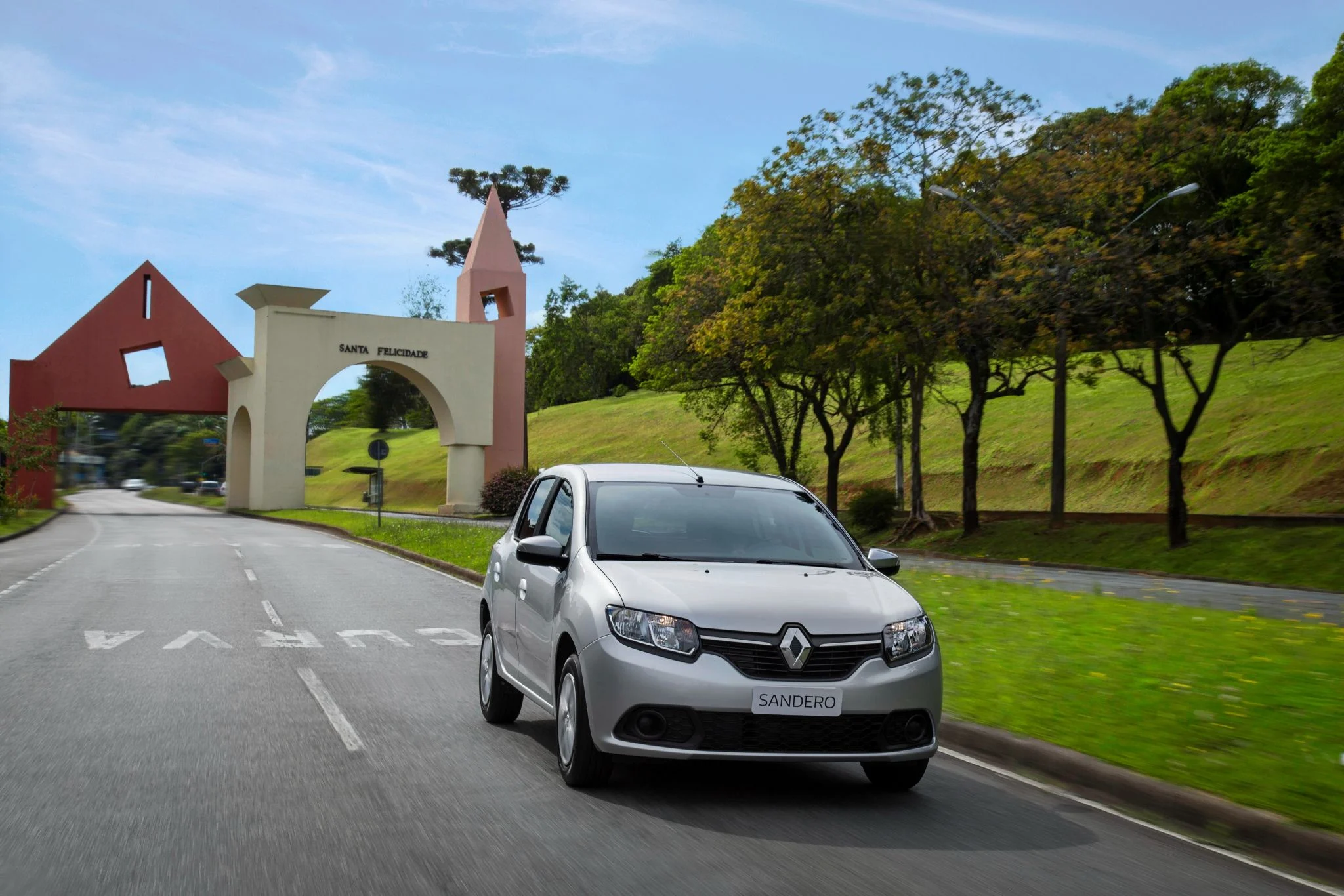iPhone Duo a R$ 31 mil: 10 carros usados que custam preço similar Renault Sandero