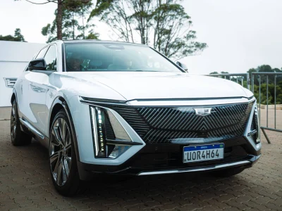Cadillac relança sua presença no Brasil com SUV elétricos Lyriq e Vistiq
