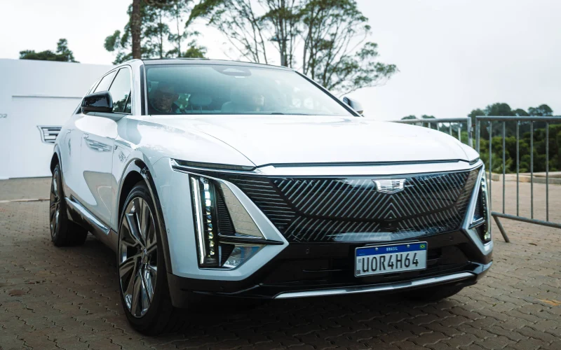 Cadillac relança sua presença no Brasil com SUV elétricos Lyriq e Vistiq