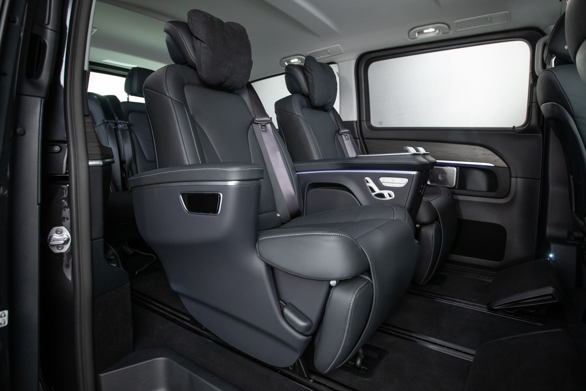 Mercedes-Benz Classe V desembarca no Brasil por R$ 834.900, mas falha em um detalhe importante Mercedes Benz Classe V poltronas elegance