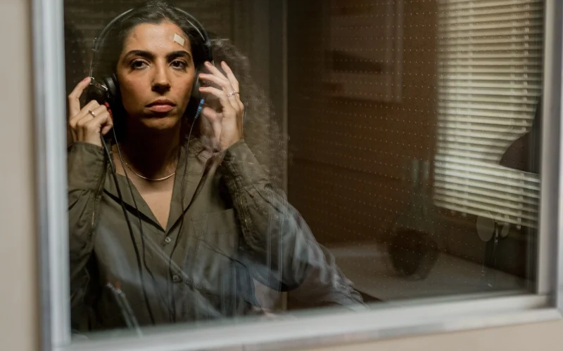 ‘90 Decibéis’ chega ao Tela Quente nesta segunda-feira na TV Globo
