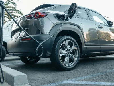 Exigências do governo chinês podem tornar carros elétricos mais acessíveis no Brasil