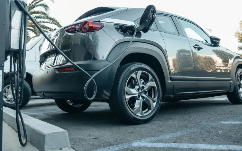 Exigências do governo chinês podem tornar carros elétricos mais acessíveis no Brasil