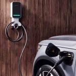 Vale a pena comprar um carro elétrico sem carregador residencial? Entenda as opções.