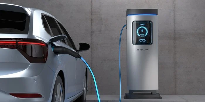 Crescente frota de carros elétricos no Brasil gera economia de até 70%