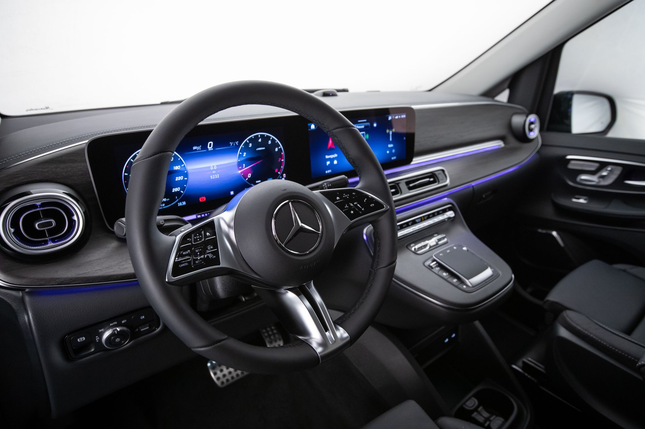 Mercedes-Benz Classe V desembarca no Brasil por R$ 834.900, mas falha em um detalhe importante Mercedes Benz Classe V interior