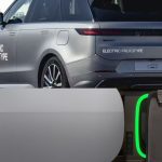 Range Rover 100% elétrico é lançado com 600 km de autonomia e lista de espera no Brasil