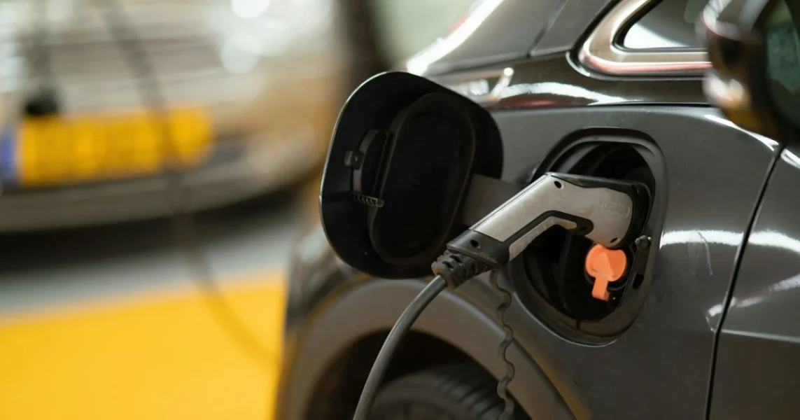 Rede de recarga para veículos elétricos no Brasil chega a 29.896 pontos
