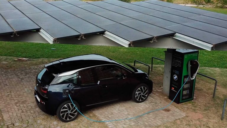 Consulta pública da Aneel propõe novas regras para energia solar, baterias e EVs