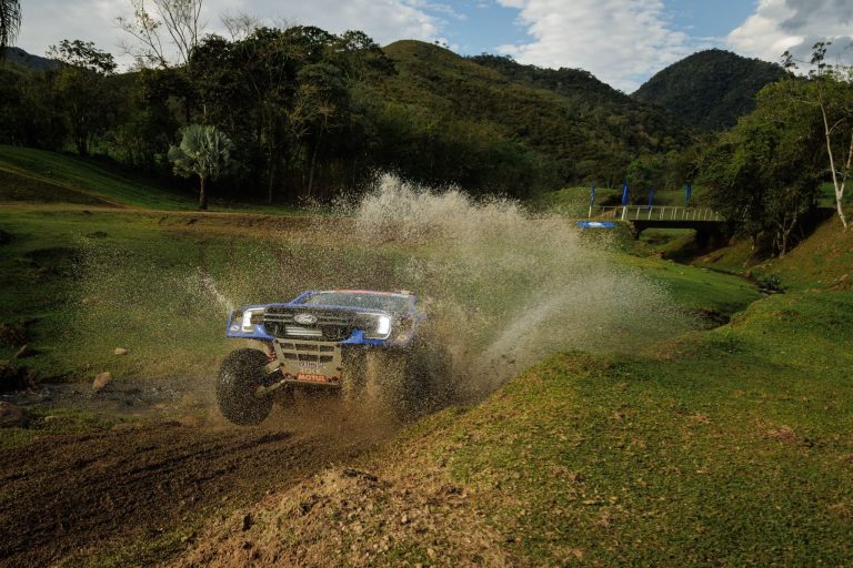 A intensa rotina dos navegadores de rali a bordo da Ford Ranger T1