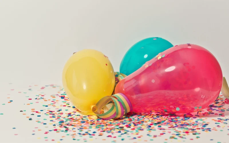 Balão biodegradável promete reduzir impacto ambiental de festas e eventos