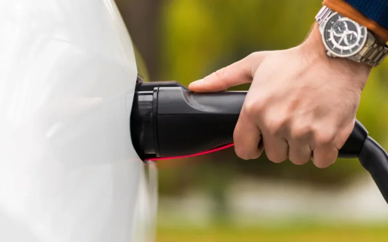 Pontos de recarga para carros elétricos na BR-381 entre Minas e São Paulo