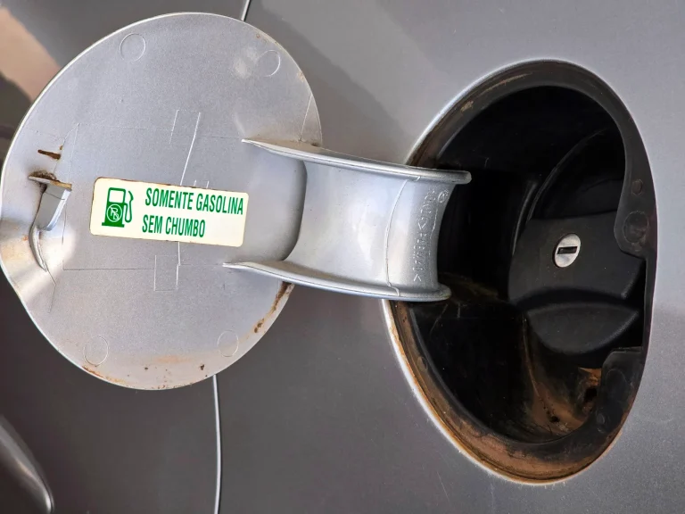 Gasolina E32: impacto reduzido em motores monocombustíveis, dizem especialistas