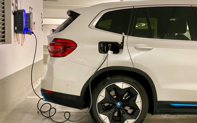 Brasileiros priorizam autonomia ao considerar compra de carros elétricos