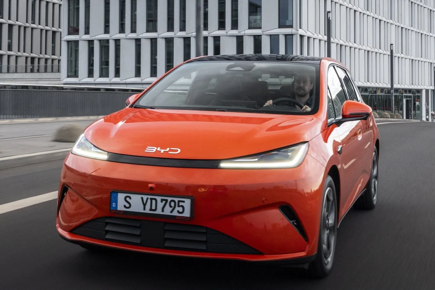 BYD inicia testes do Dolphin híbrido no Brasil antes do lançamento em 2027