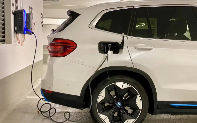 São Paulo facilita instalação de carregadores para carros elétricos em condomínios