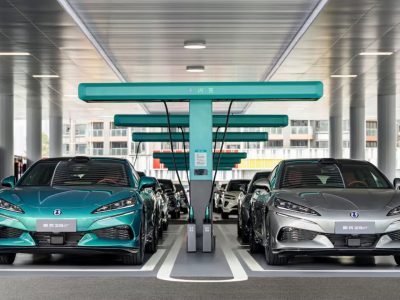 Uso inadequado de cabos de carregadores de carros elétricos gera alerta de segurança