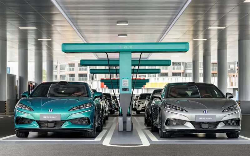 Uso inadequado de cabos de carregadores de carros elétricos gera alerta de segurança