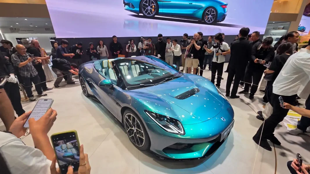 Denza anuncia supercarro elétrico Z com mais de 1.000 cv e novos SUVs no Brasil