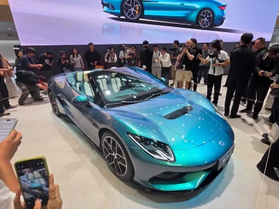 Denza anuncia supercarro elétrico Z com mais de 1.000 cv e novos SUVs no Brasil