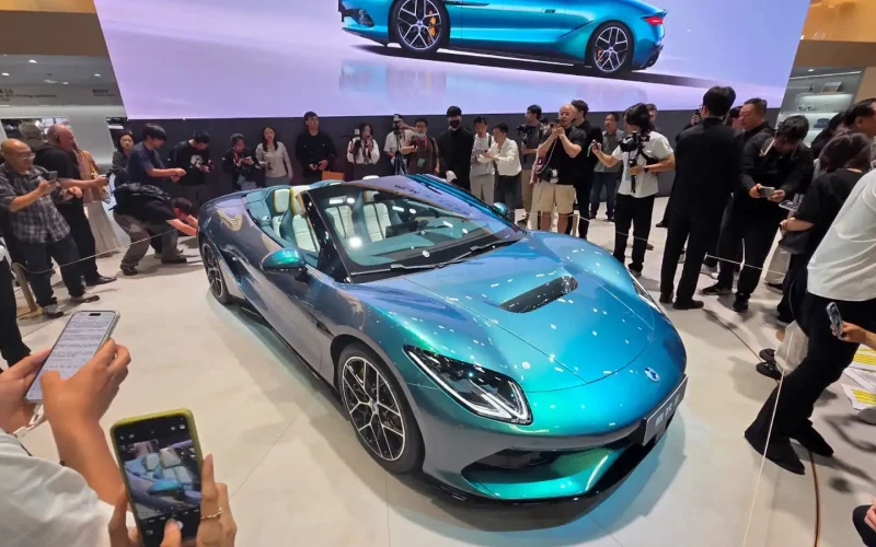 Denza anuncia supercarro elétrico Z com mais de 1.000 cv e novos SUVs no Brasil