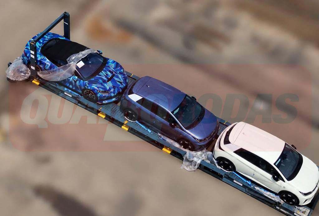 Denza Z sendo transportado em uma carreta
