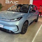 BAIC inicia pré-venda do elétrico Arcfox T1 por R$ 129,9 mil no Brasil