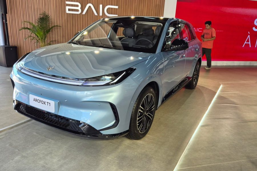 BAIC inicia pré-venda do elétrico Arcfox T1 por R$ 129,9 mil no Brasil