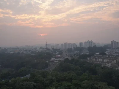 Manaus enfrenta grave crise de poluição por fumaça de queimadas